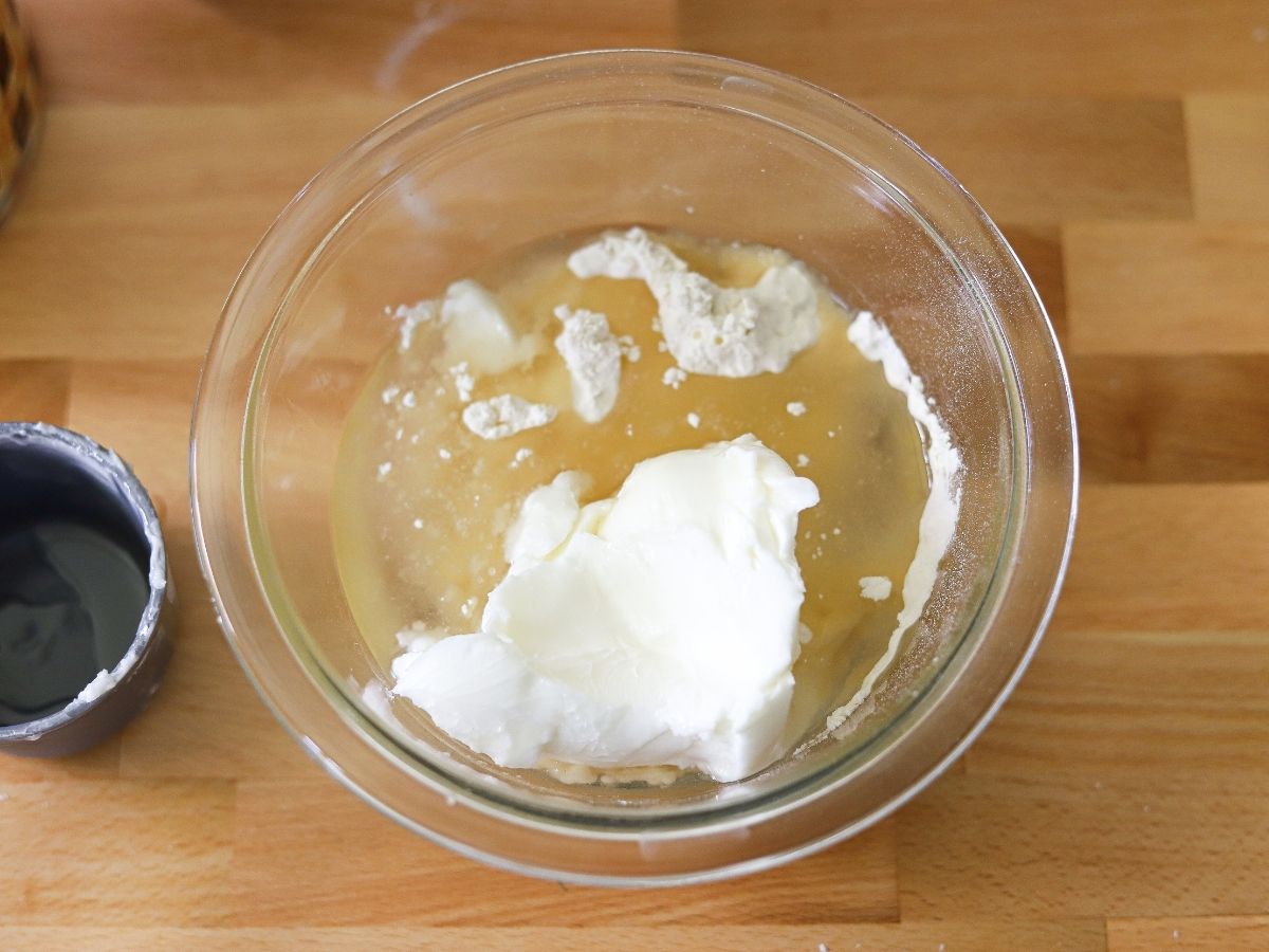 vegetable oil, shortening, and flour in a bowl