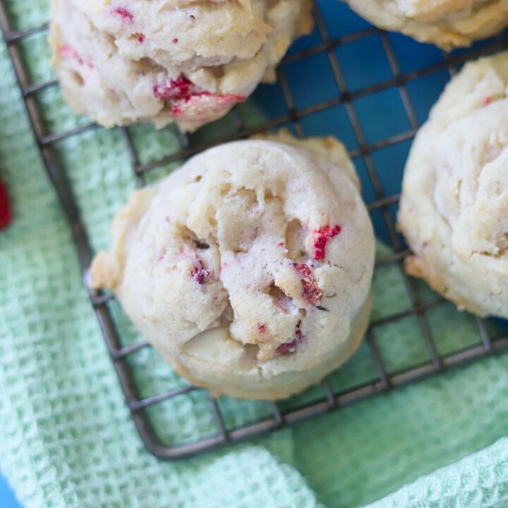 a strawberry shortcake cookie on a cooling rack
